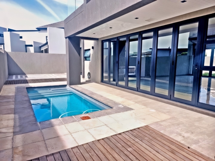 5 Bedroom Property for Sale in Parklands North Western Cape